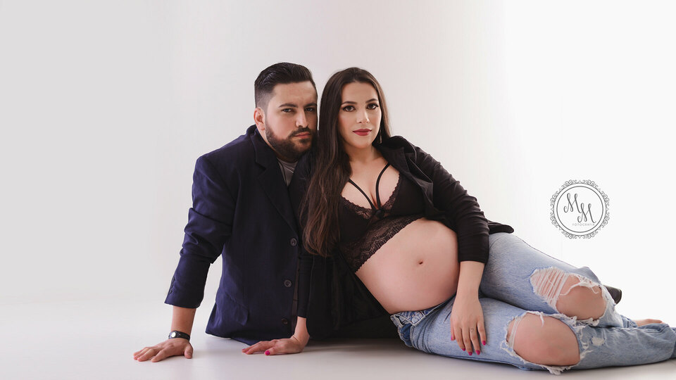 Dany e Rodrigo • Ensaio de Gestante em Estúdio - Pradópolis-SP