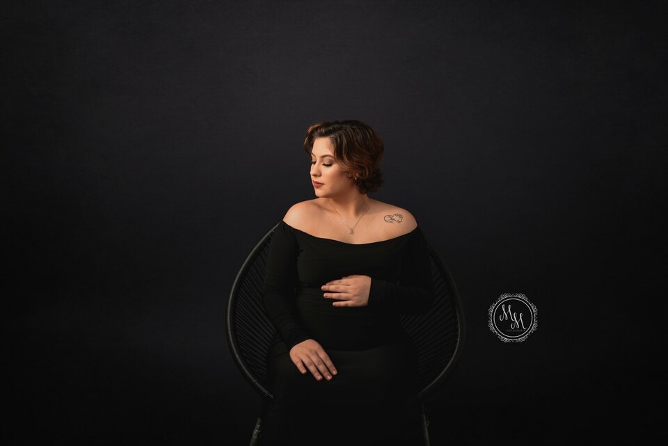 Dany • Ensaio de Gestante no Estúdio em Pradópolis-SP
