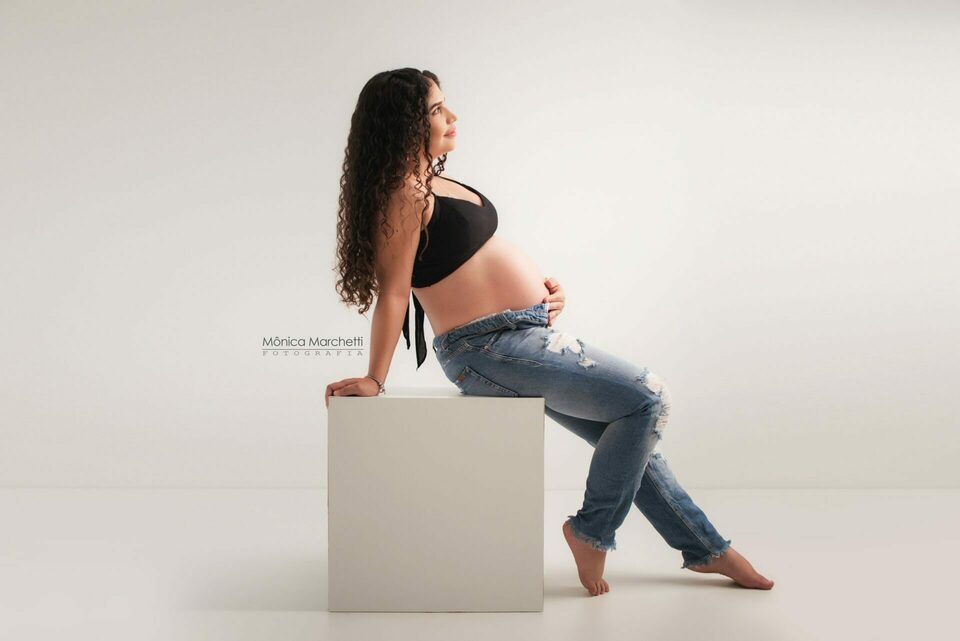 Bianca e Ryan • Ensaio de Gestante no Estúdio em Pradópolis-SP